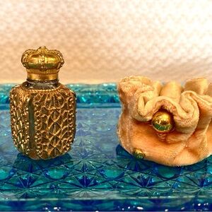 💖💐Vintage Filigree Overlay on Glass Perfume Bottle💐💖